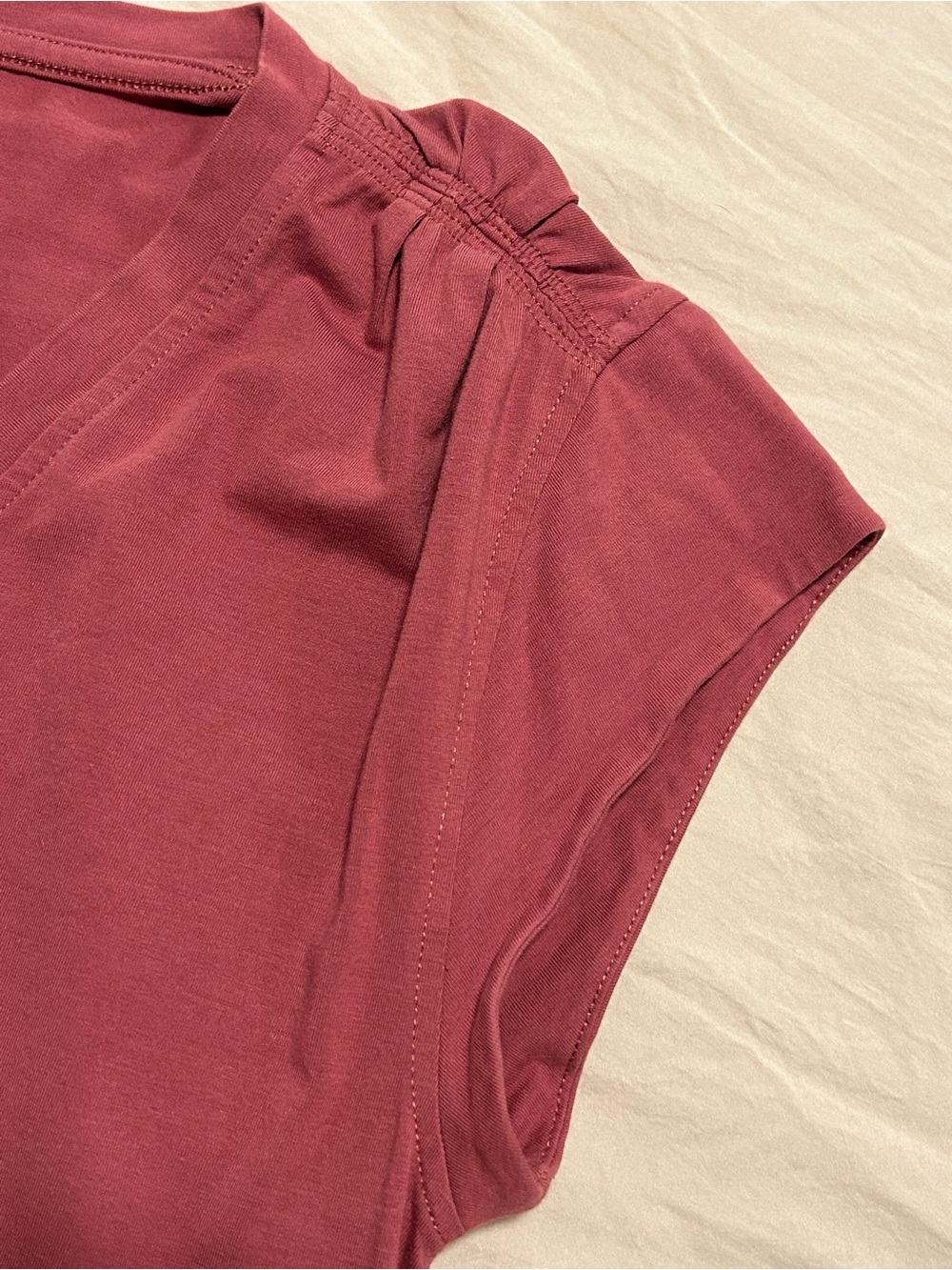 Athleta Effortless Tee Drews in Berry Size Medium Athleisure Sporty Casual - Picture 4 of 9